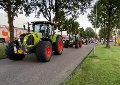 Olandijos ūkininkai jau blokuoja prekybos centrų sandėlius. Vaizdo įrašo stop kadras. 