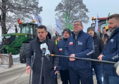 Protesto akcijos akimirka. Kairėje „Agrounia“ lyderis Michał Kołodziejczak‘as.