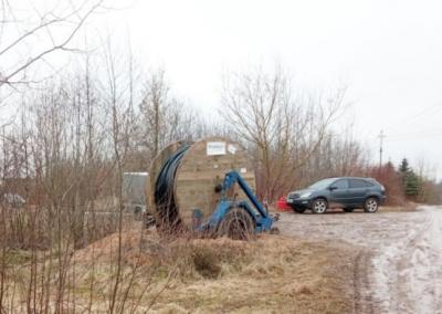 Kėdainių rajono soduose pradėtos naikinti elektros oro linijos – kabeliai tiesiami po žeme. Dimitrijaus Kuprijanovo nuotr.