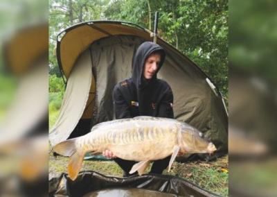 Veidrodinis karpis, kuris svėrė 13 kilogramų 800 gramų. Asmeninio archyvo nuotr.