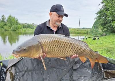 Vidmantas Bukauskas sugavo 12.6 kilogramų sveriantį karpį. Asmeninio archyvo nuotr.