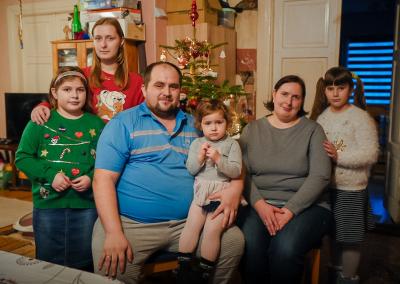 Žurnalistai prieš Kalėdas aplankė daugiavaikę Panevėžio rajono Jotainių kaime gyvenančią Matijevskių šeimą.