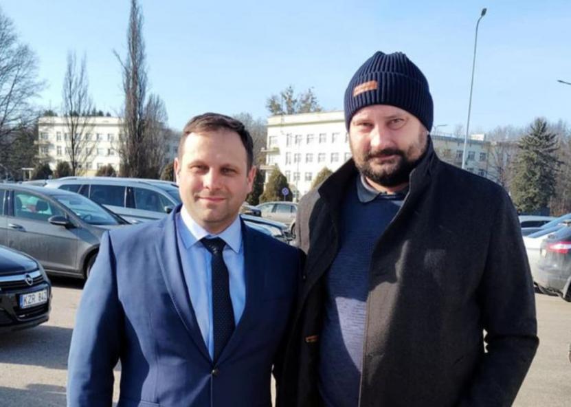 Biržų ūkininkų sąjungos vadovui Tadui Micikevičiui patinka Žemės ūkio ministro Igno Hofmano (kairėje) požiūris, kad nuo šiol reikia sakyti ne „aš“, bet „mes“. Biržiečių žodis nuotr. 