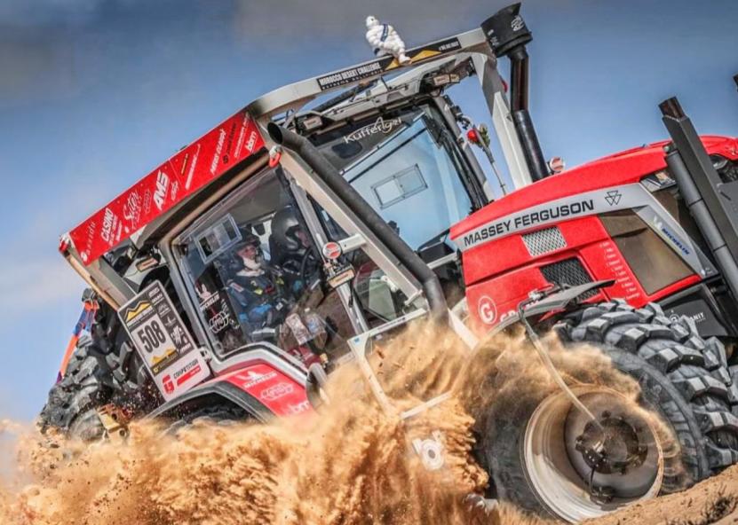 „Massey Ferguson 8S“ – pirmasis iš traktorių, įveikęs ralio lenktynes Maroko dykumoje. Massey Ferguson / Janvan Gelder nuotr. 
