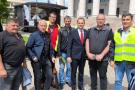 Seimo narys nepabūgo susitikti su mitinguoti atvykusiais kraštiečiais ir vedė konstruktyvią diskusiją. Rokiškio Sirena nuotr.