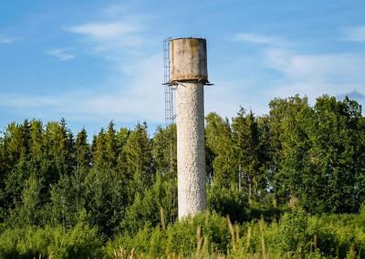 Yrantis Liberiškio vandens bokštas – pavojingas, tačiau Liberiškio žemės ūkio bendrovė jo nesiruošia griauti. Jūsų Panevėžys nuotr.
