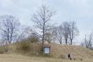 1253 metų Livonijos ordino ir vyskupo žemių dalybų akte minima „Birsine“ tapatinami su Biržuvėnais. Gali būti, šios pilies apygardos pagrindinė vieta buvo pilis ant Biržuvėnų piliakalnio.