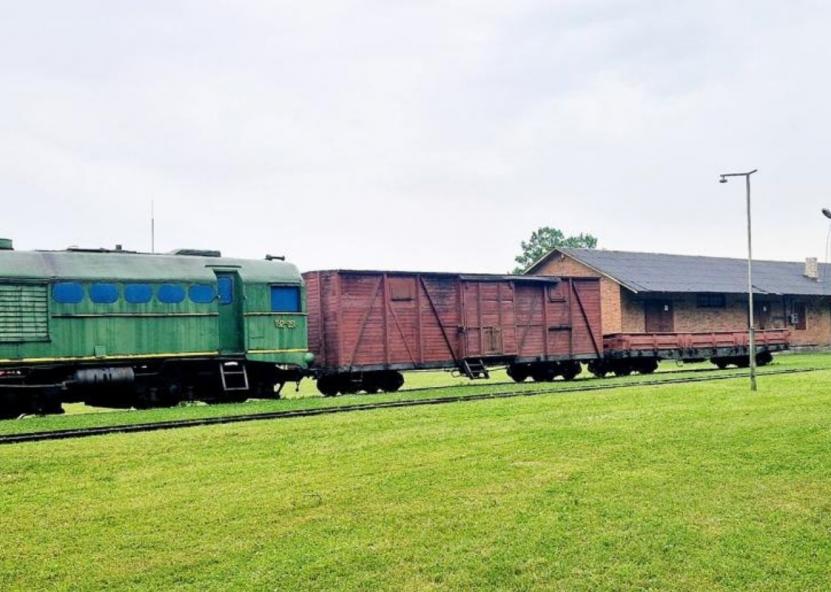 Šešeri metai laukimo – be jokio rezultato, todėl šį mėnesį Biržų rajono savivaldybės administracija iš VšĮ „Siaurasis geležinkelis“ perima turtą savo žinion. Biržiečių žodis nuotr. 