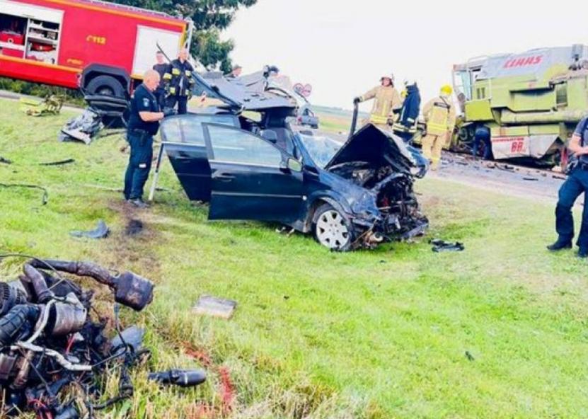 Kelyje Paliūniškis–Vabalninkas įvyko eismo nelaimė: lengvasis automobilis trenkėsi į priešpriešais atvažiuojantį kombainą. 