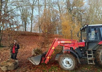 Kėdainių miesto parkas bus dar žalesnis – visoje teritorijoje pasodinta pusė šimto įvairių medžių. Kėdainių r. savivaldybės nuotr.
