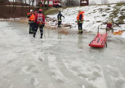Ugniagesiai ant ledo. Rinkos aikštės nuotr.