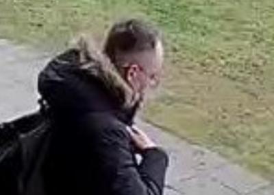 Atnaujintos įtariamo žudiko nuotraukos.