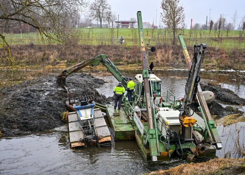 Panevėžyje pradėta valyti Nevėžio upė. Jūsų Panevėžys nuotr. 
