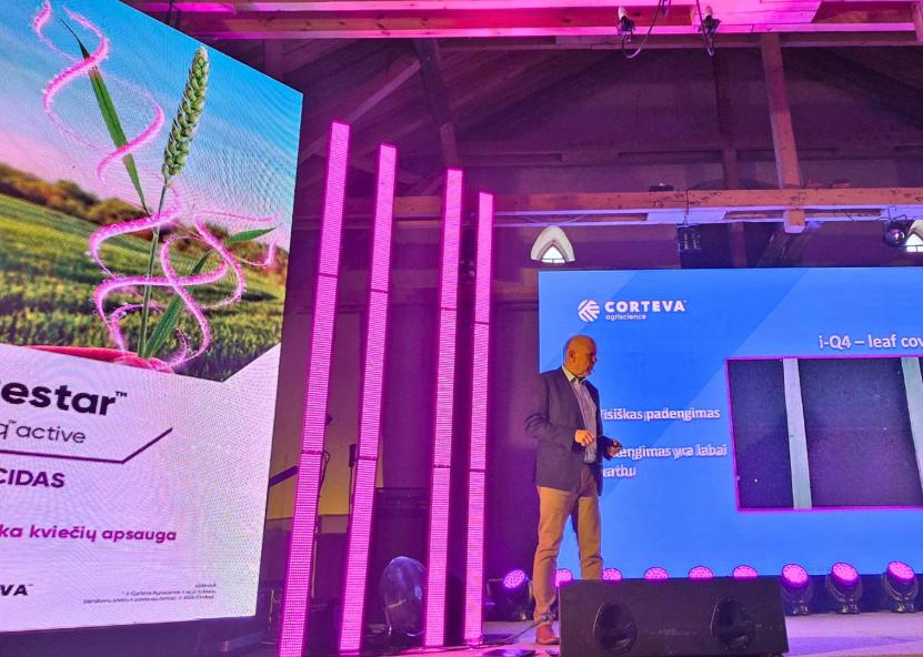 Fungicido pristatymo akimirka. Gedimino Stanišausko nuotr.