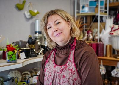 Ramygaloje įsikūrusio gėlių ir dovanų salono „Floraistė“ savininkė A. Jagminienė sako, kad nors laikai keičiasi, Moters dienos tradicijos išlieka gana stabilios. Jūsų Panevėžys nuotr.