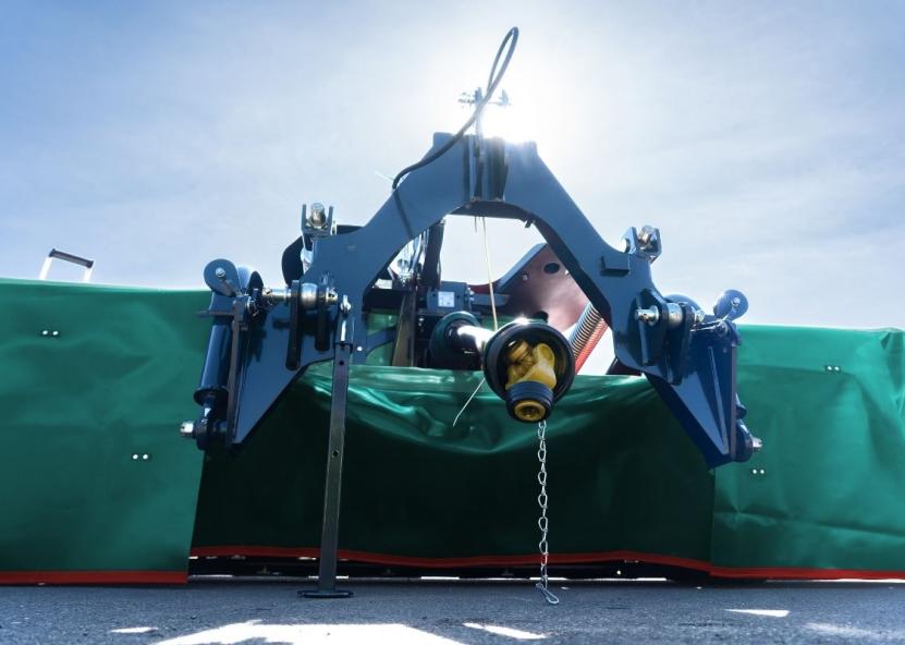 „Kverneland“ plečia priekinių diskinių šienapjovių asortimentą ir pristato naujus 2832 FS ir 2836 FS modelius. 