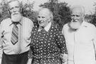 Broliai ir sesė – iš kairės Antanas Šalčius, Kotryna Šalčiūtė ir Andrius Šalčius. 1980 m. Iš asmeninės Erikos Šalčiūtės Juknevičienės kolekcijos. Kalvotoji Žemaitija nuotr.