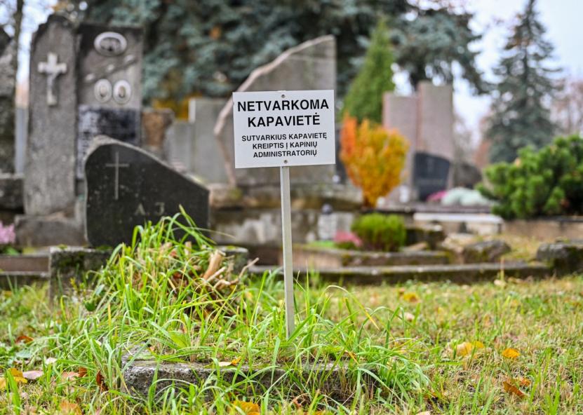 Netvarkoma kapavietė.JP nuotr. 