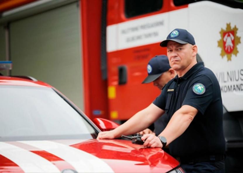 Lazdijų priešgaisrinės gelbėjimo tarnybos vadovas Mindaugas Kirkliauskas kartu su Lietuvos ugniagesių komanda „Perkūnas“ išvyko į tarptautinę misiją Prancūzijoje. Dzūkų žinios nuotr. 